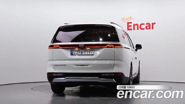 Kia Carnival 2021 thumb 4