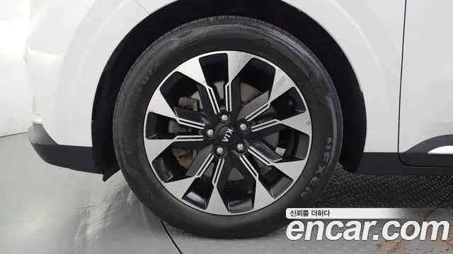 Kia Carnival 2021 thumb 5