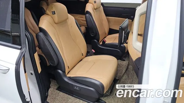 Kia Carnival 2021 thumb 12