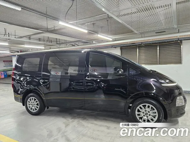 Hyundai Staria 2025 thumb 2