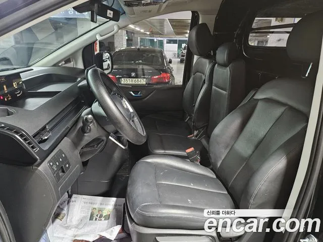 Hyundai Staria 2025 thumb 7