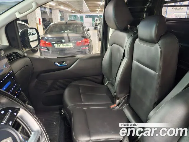 Hyundai Staria 2025 thumb 10