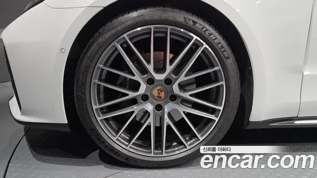 Porsche Panamera 2025 thumb 5