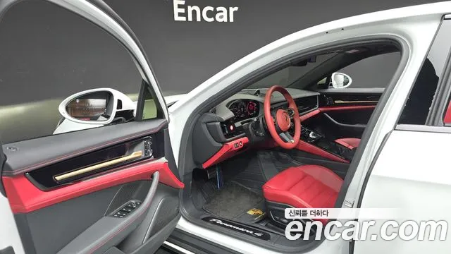 Porsche Panamera 2025 thumb 10