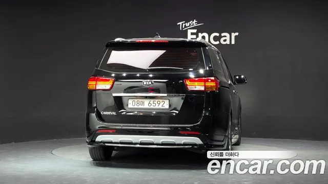 Kia Carnival 2017 thumb 4