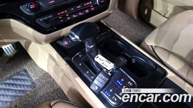 Kia Carnival 2017 thumb 9