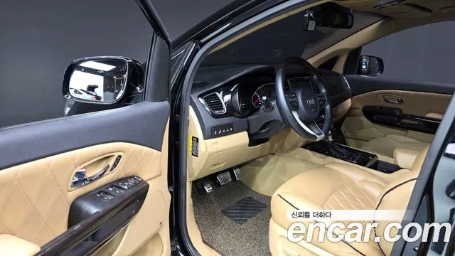 Kia Carnival 2017 thumb 10