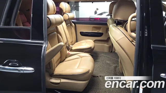 Kia Carnival 2017 thumb 11