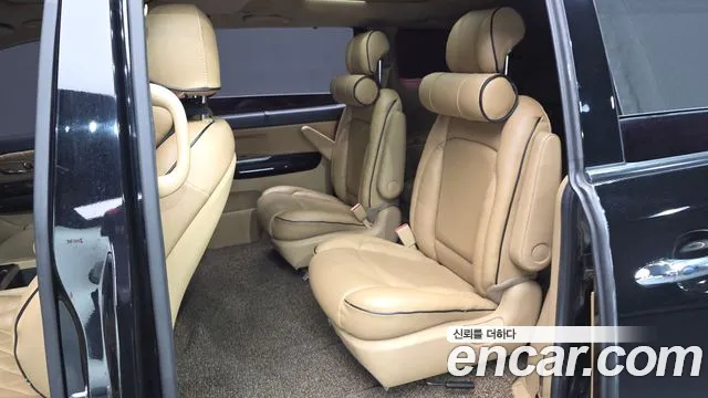 Kia Carnival 2017 thumb 12