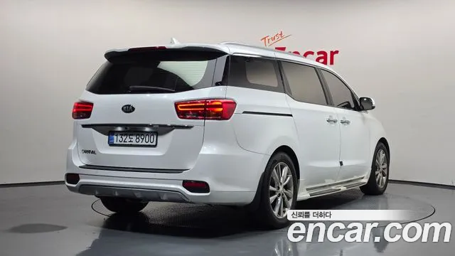 Kia Carnival 2019 thumb 2