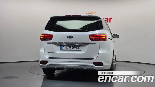 Kia Carnival 2019 thumb 4