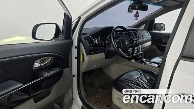 Kia Carnival 2019 thumb 10