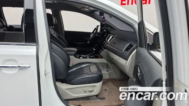 Kia Carnival 2019 thumb 11