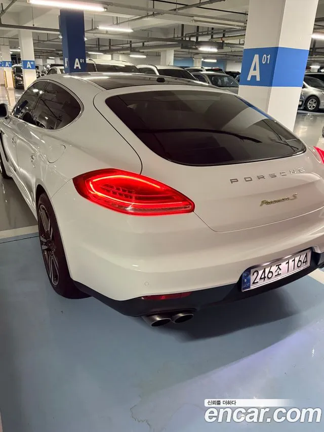 Porsche Panamera 2015 thumb 2