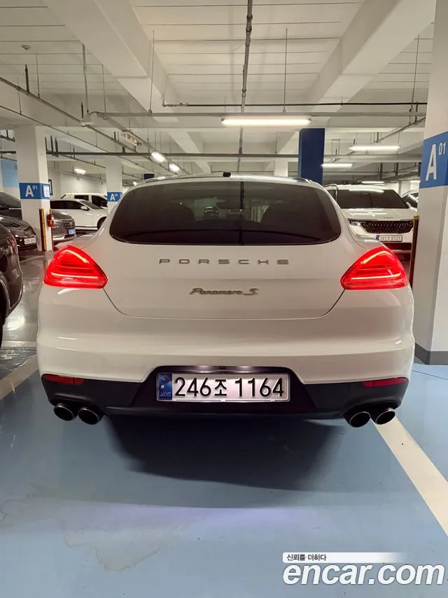 Porsche Panamera 2015 thumb 4