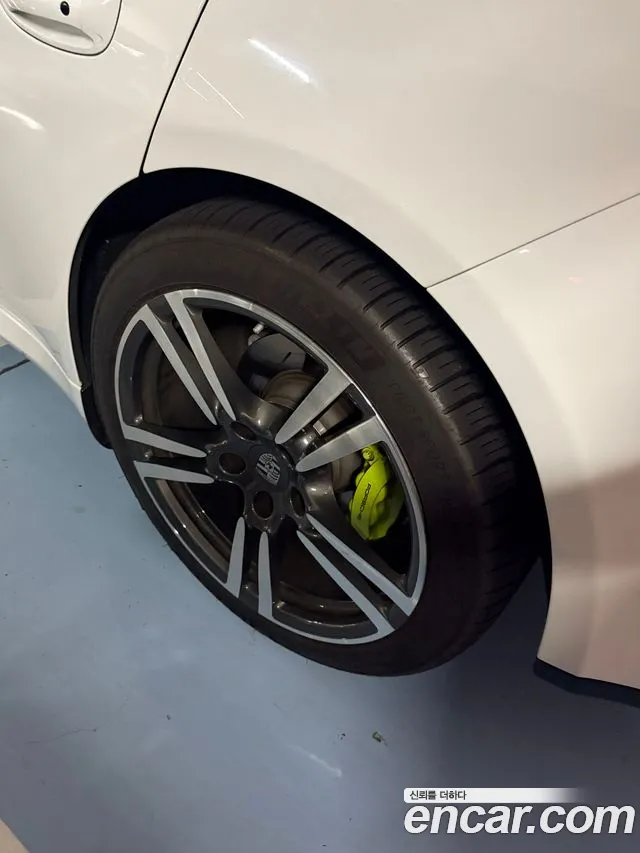 Porsche Panamera 2015 thumb 5