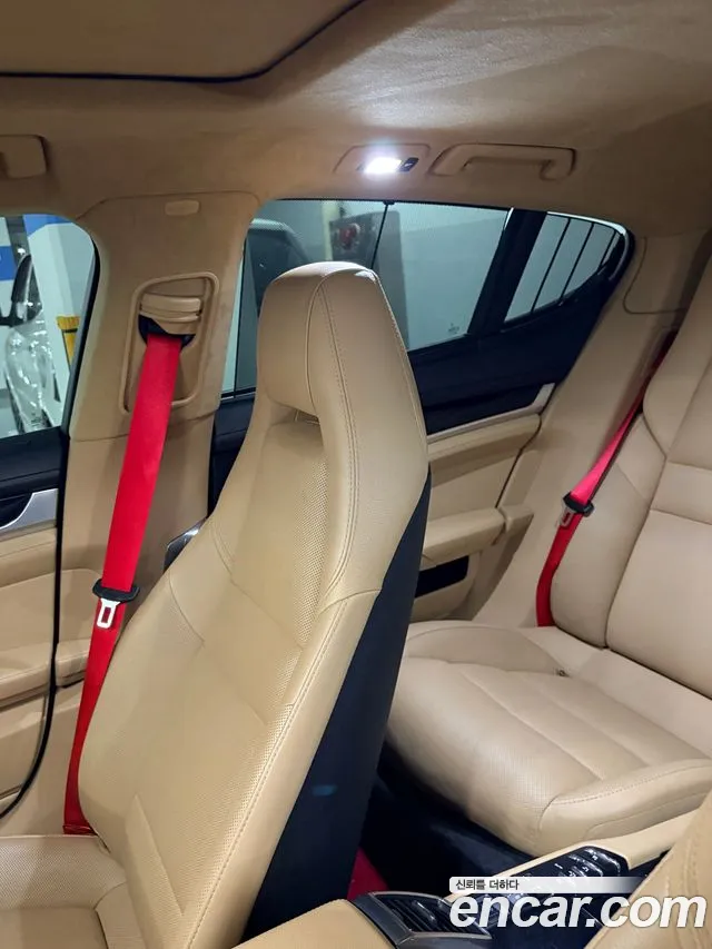 Porsche Panamera 2015 thumb 10