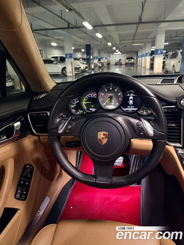 Porsche Panamera 2015 thumb 11