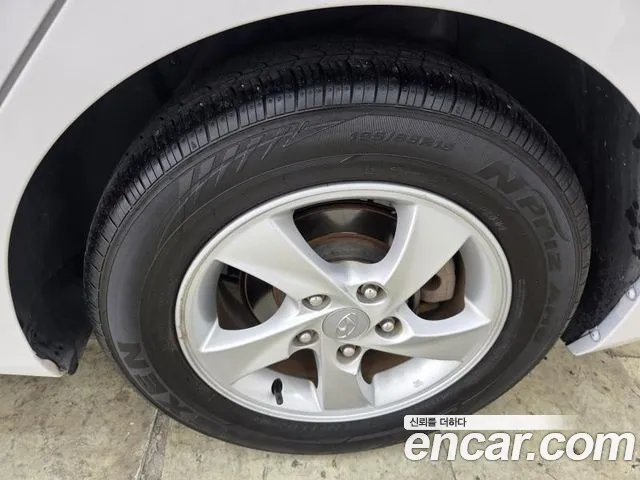 Hyundai Avante 2012 thumb 6