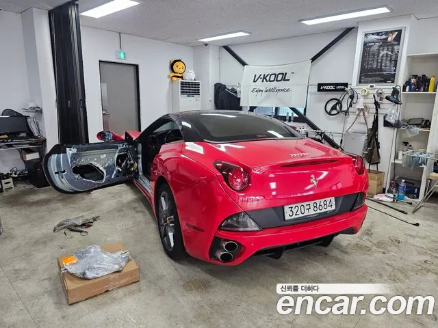 Ferrari California 2013 thumb 2
