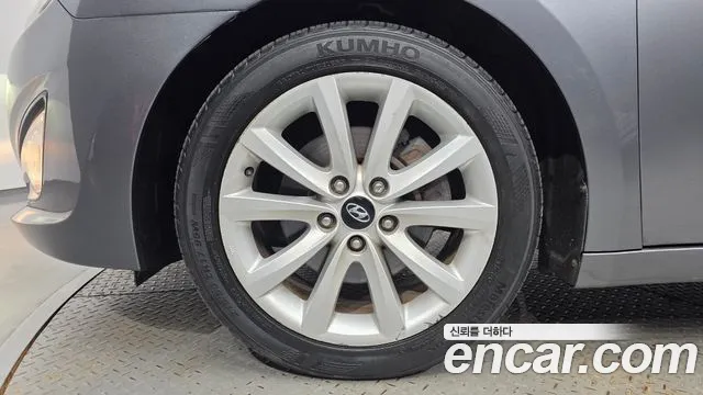 Hyundai i40 2012 thumb 5