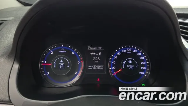 Hyundai i40 2012 thumb 8