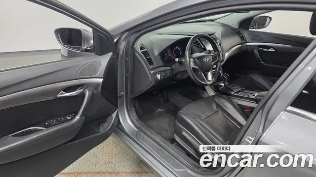 Hyundai i40 2012 thumb 10