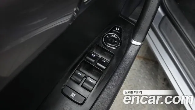 Hyundai i40 2012 thumb 12