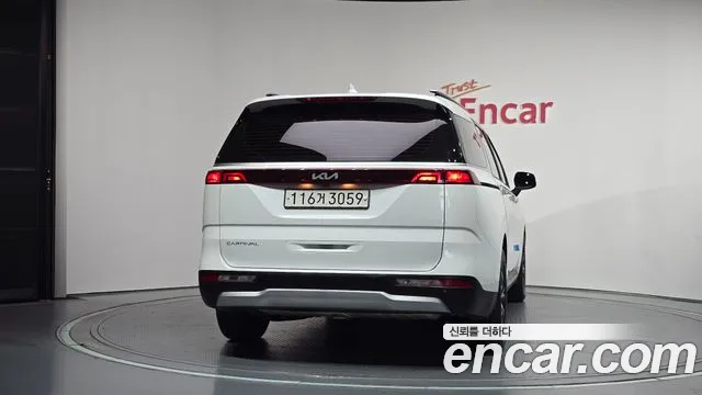 Kia Carnival 2021 thumb 4