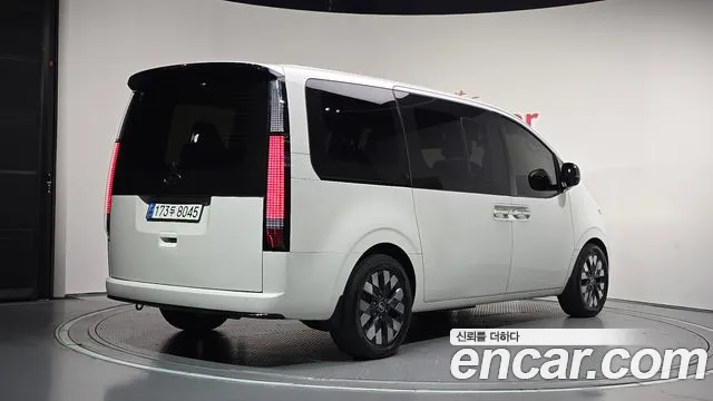 Hyundai Staria 2022 thumb 2