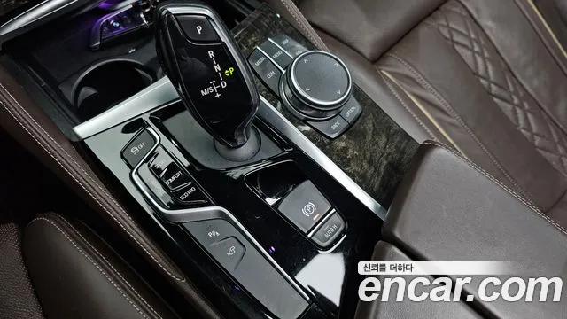 BMW 5-Series 2018 thumb 9