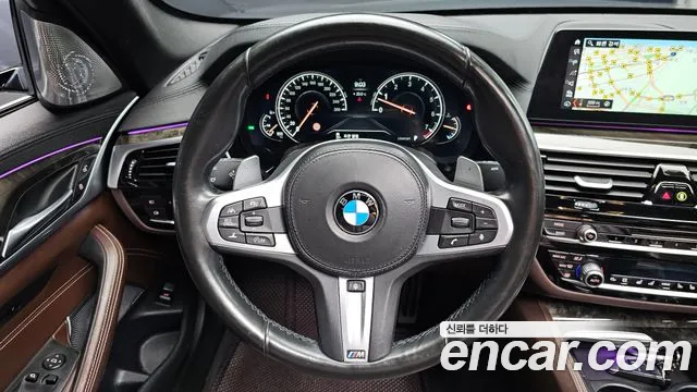 BMW 5-Series 2018 thumb 12
