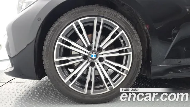 BMW 3-Series 2022 thumb 5