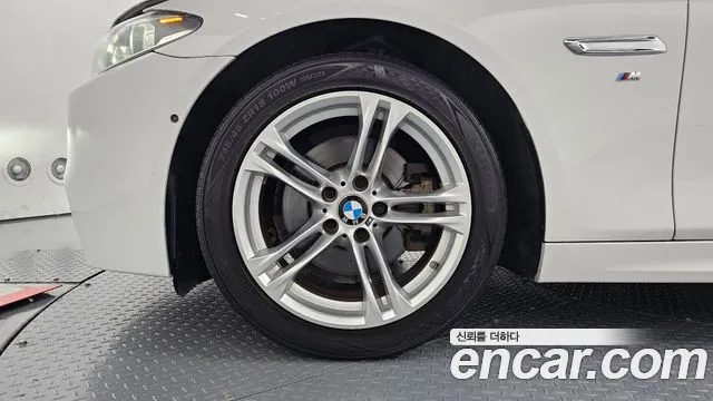 BMW 5-Series 2016 thumb 4