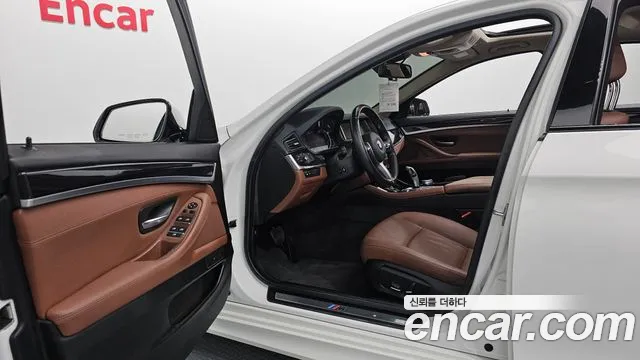 BMW 5-Series 2016 thumb 9