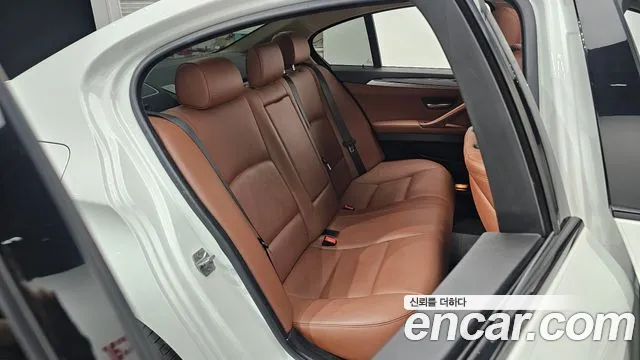 BMW 5-Series 2016 thumb 10