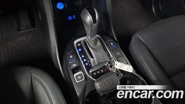 Hyundai Santa Fe 2017 thumb 8
