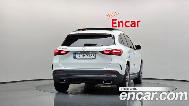 Mercedes-Benz GLA 2024 thumb 4