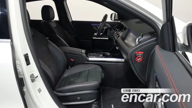 Mercedes-Benz GLA 2024 thumb 11