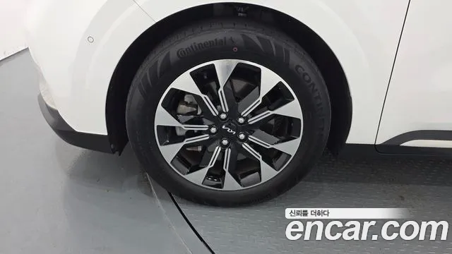 Kia Carnival 2023 thumb 5