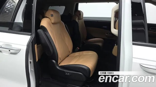 Kia Carnival 2023 thumb 11