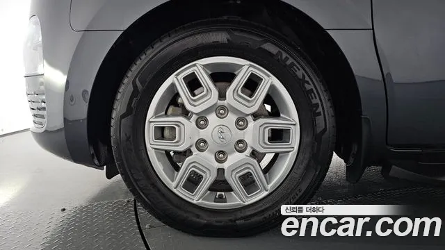 Hyundai Staria 2021 thumb 4