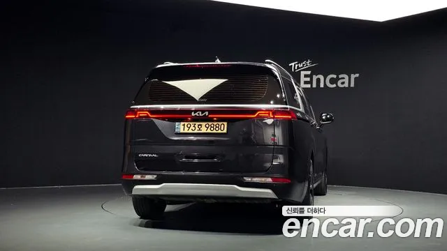 Kia Carnival 2023 thumb 4