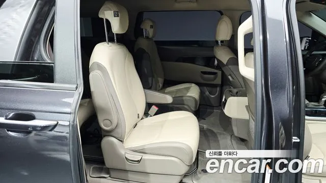 Kia Carnival 2023 thumb 11