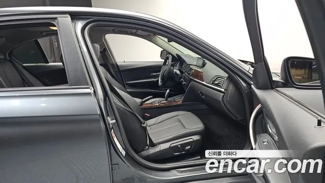 BMW 3-Series 2013 thumb 11