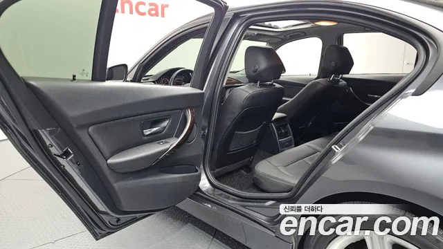BMW 3-Series 2013 thumb 12