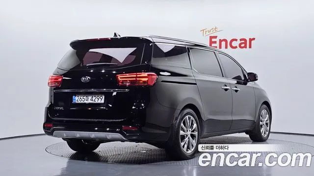 Kia Carnival 2019 thumb 2