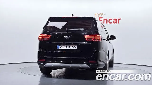 Kia Carnival 2019 thumb 4