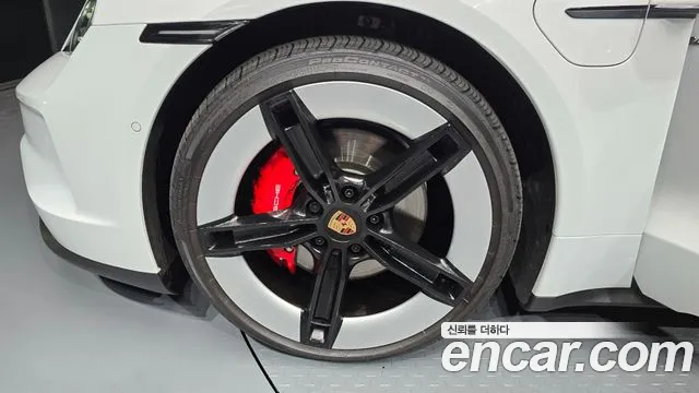 Porsche Taycan 2025 thumb 5