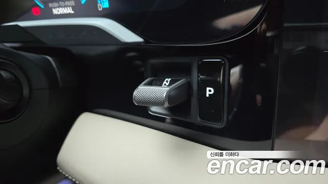 Porsche Taycan 2025 thumb 9